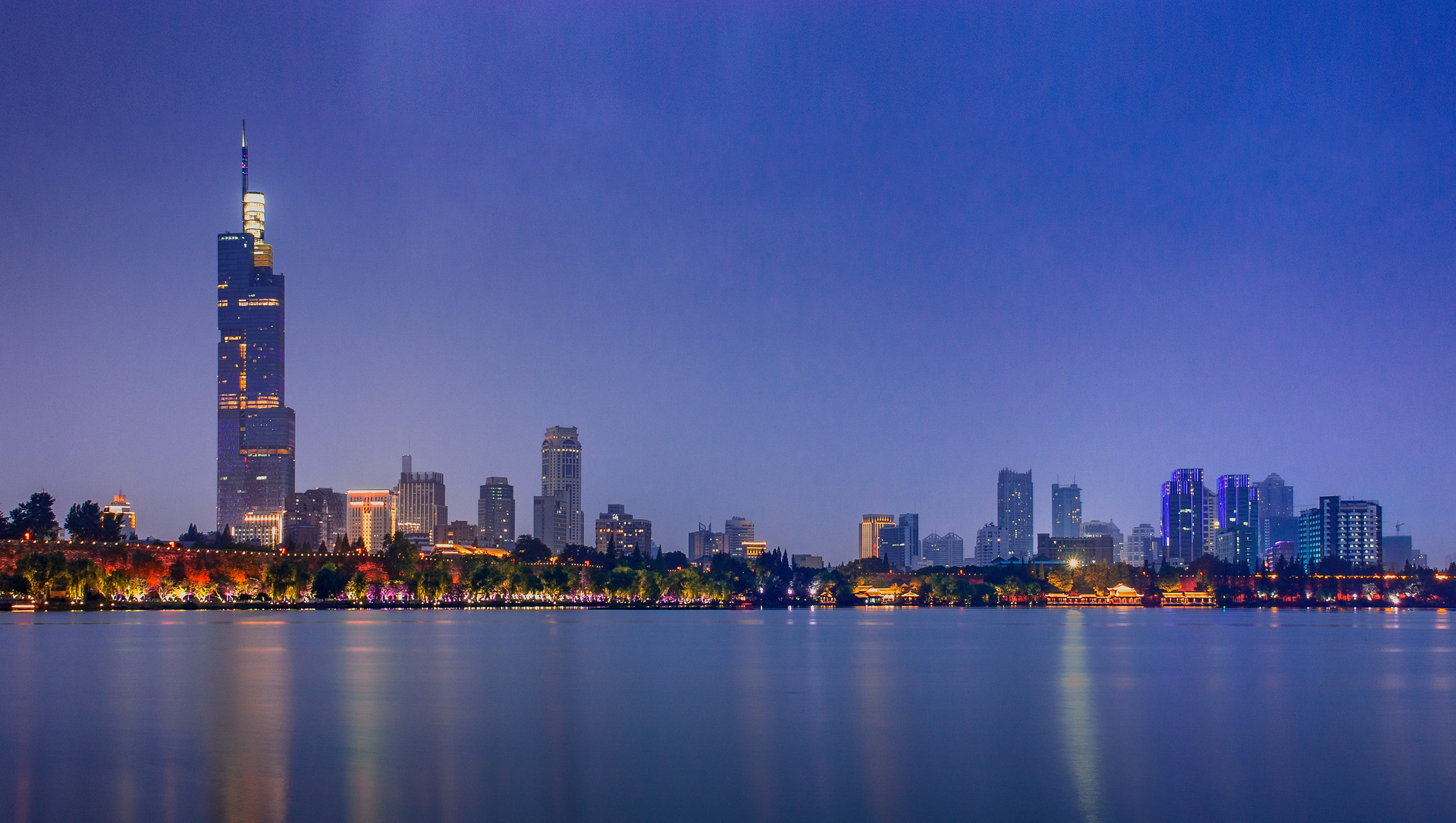 攝圖網(wǎng)_501627272_banner_南京玄武湖天際線(xiàn)夜景（企業(yè)商用）.jpg